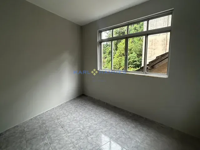 Apartamento 3 quartos e 2 banheiros, para alugar, no bairro Centro em Petrópolis
