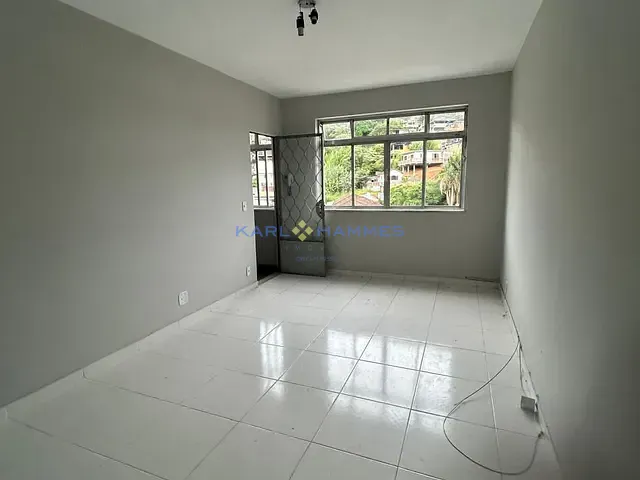Apartamento 3 quartos e 2 banheiros, para alugar, no bairro Centro em Petrópolis