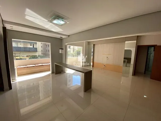 Apartamento com 243m² 3 quartos e 5 banheiros, à venda, no bairro Centro em Londrina