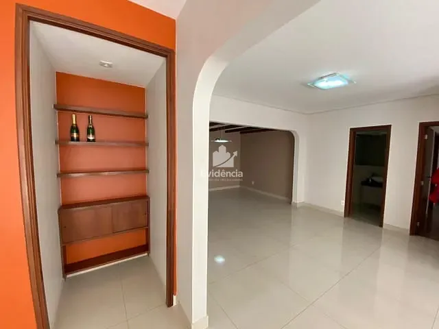 Apartamento com 243m² 3 quartos e 5 banheiros, à venda, no bairro Centro em Londrina