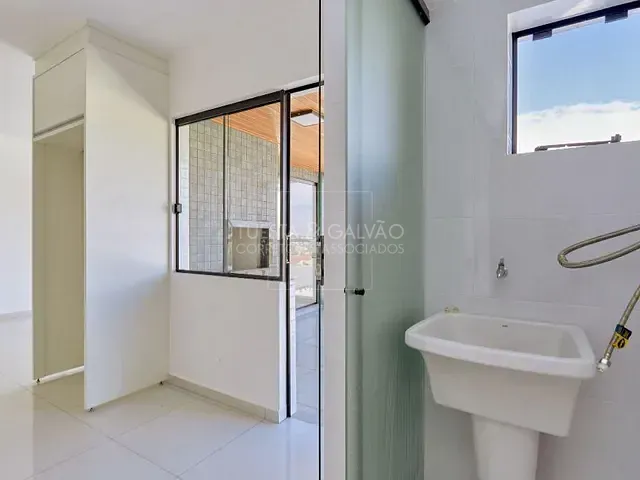 Apartamento com 60m² 2 quartos e 2 banheiros, para alugar, no bairro Guaíra em Curitiba