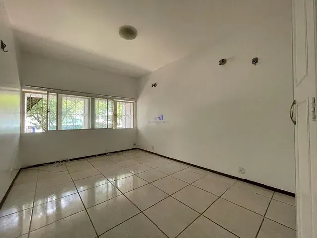Apartamento 3 quartos e 2 banheiros, para alugar, no bairro Asa Sul em Brasília