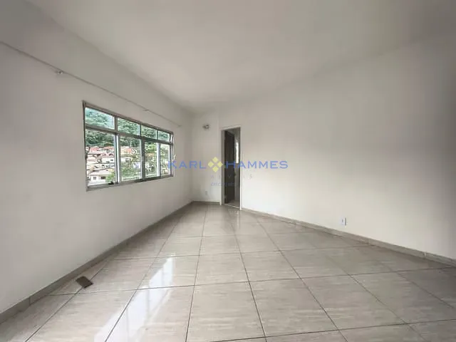 Apartamento com 70m² 2 quartos e 1 banheiro, à venda ou para alugar, no bairro São Sebastião em Petrópolis