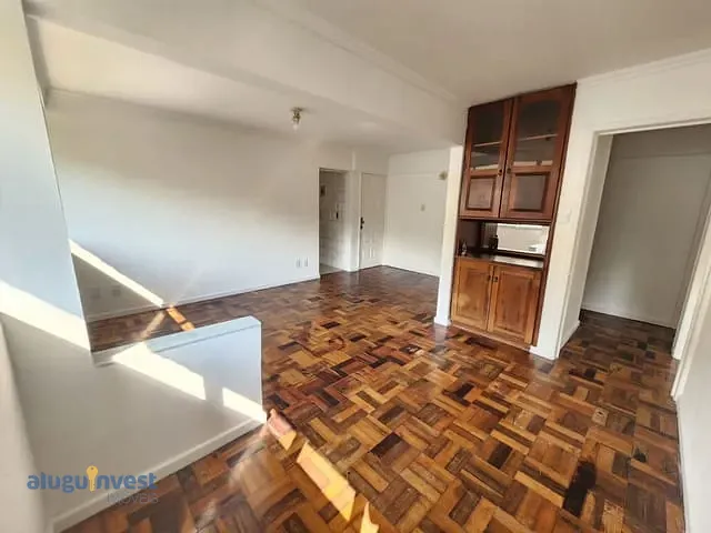 Apartamento 2 quartos e 1 banheiro, para alugar, no bairro Centro em Florianópolis