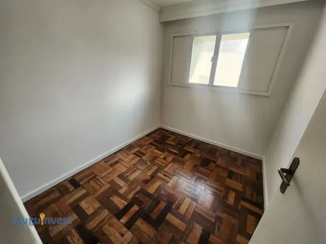 Apartamento 2 quartos e 1 banheiro, para alugar, no bairro Centro em Florianópolis