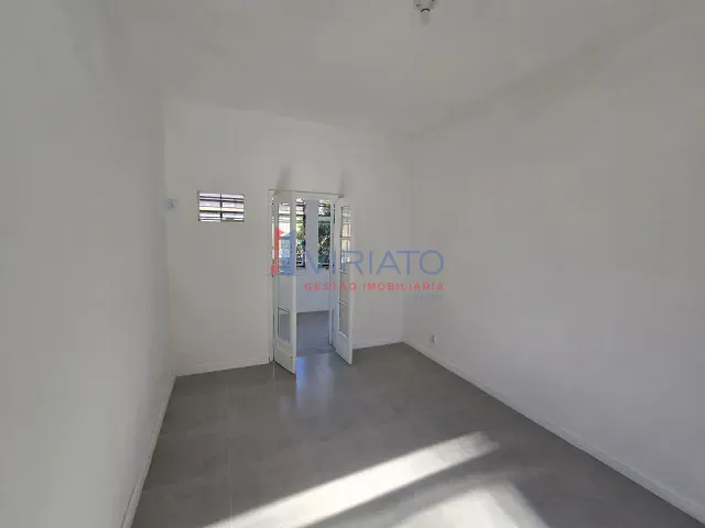 Apartamento 2 quartos e 1 banheiro, para alugar, no bairro Ramos em Rio de Janeiro