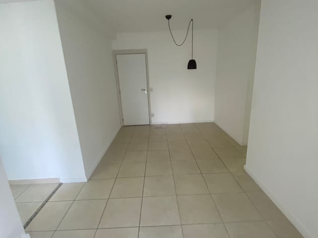 Apartamento com 70m² 2 quartos e 2 banheiros, para alugar, no bairro Jacarepaguá em Rio de Janeiro