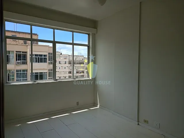 Apartamento com 55m² 1 quarto e 2 banheiros, à venda, no bairro Copacabana em Rio de Janeiro