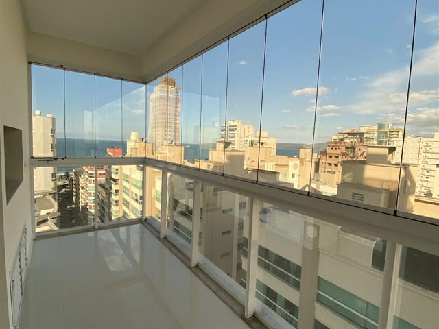 Apartamento à venda, no bairro Meia Praia em Itapema