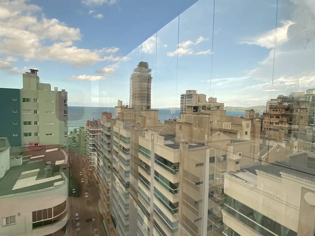 Apartamento à venda, no bairro Meia Praia em Itapema