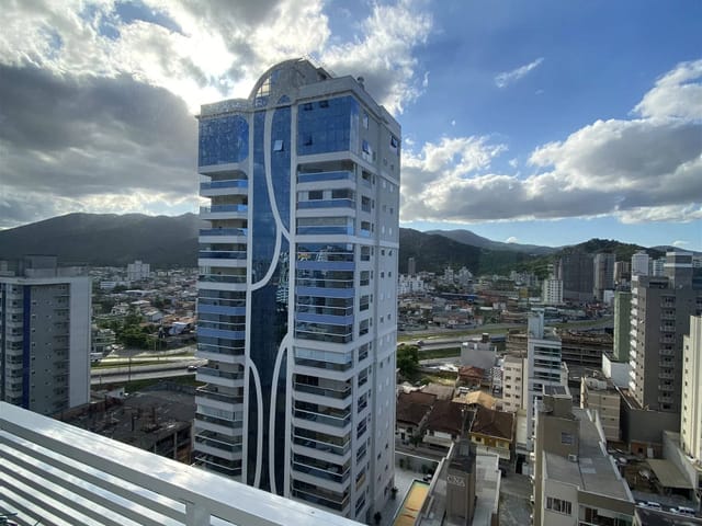 Apartamento à venda, no bairro Meia Praia em Itapema