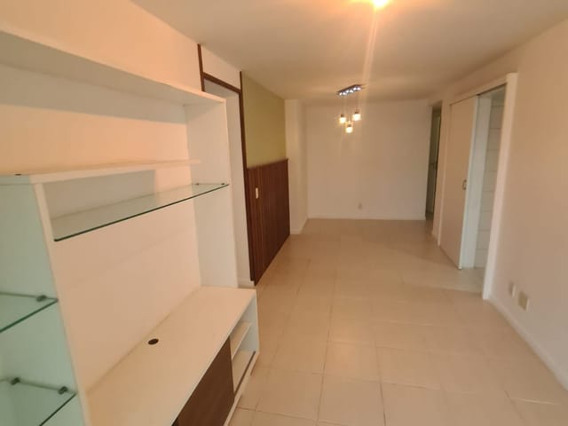 Apartamento com 60m² 2 quartos e 2 banheiros, para alugar, no bairro Barra da Tijuca em Rio de Janeiro