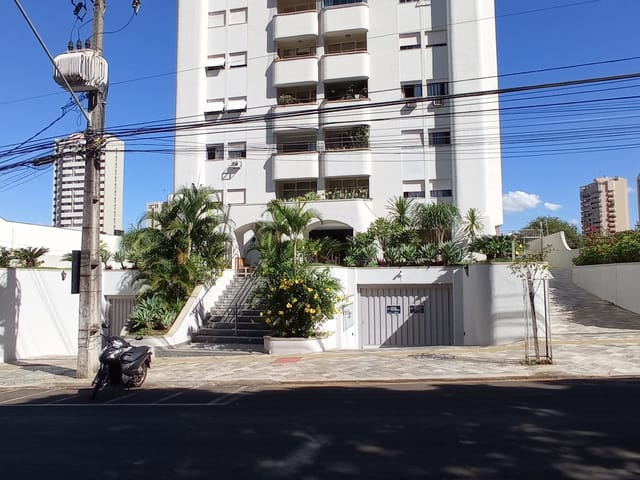 Foto do Apartamento - Apartamento à venda 3 Quartos, 1 Suite, 1 Vaga, 123.37M², Centro, Londrina - PR | Ed. Casablanca | Imobiliária Brasil