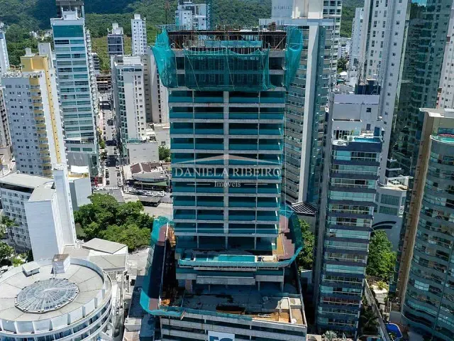 Apartamento 4 quartos e 6 banheiros, à venda, no bairro Centro em Balneário Camboriú