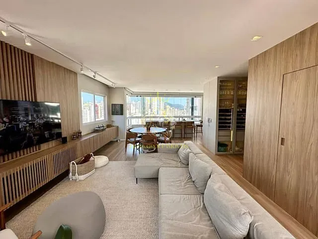 Apartamento 4 quartos e 5 banheiros, à venda, no bairro Centro em Balneário Camboriú