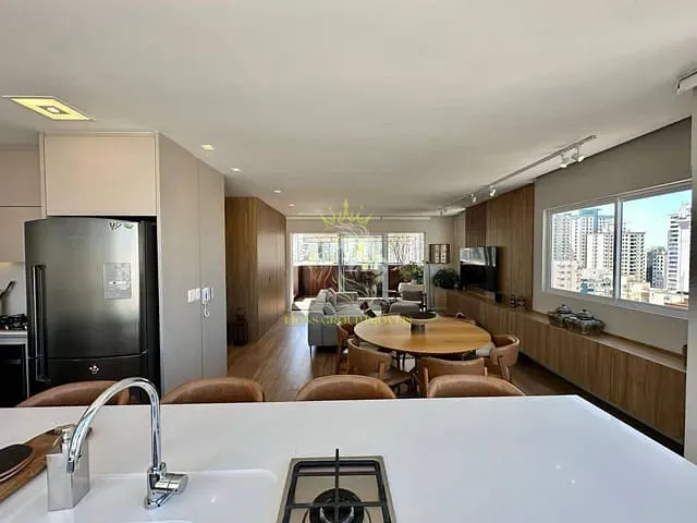 Apartamento 4 quartos e 5 banheiros, à venda, no bairro Centro em Balneário Camboriú