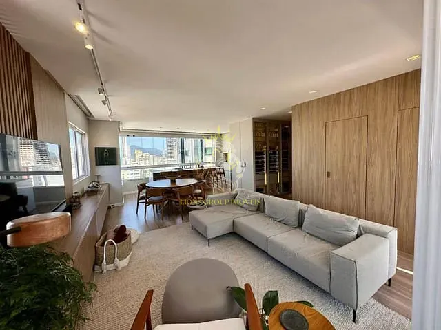 Apartamento 4 quartos e 5 banheiros, à venda, no bairro Centro em Balneário Camboriú