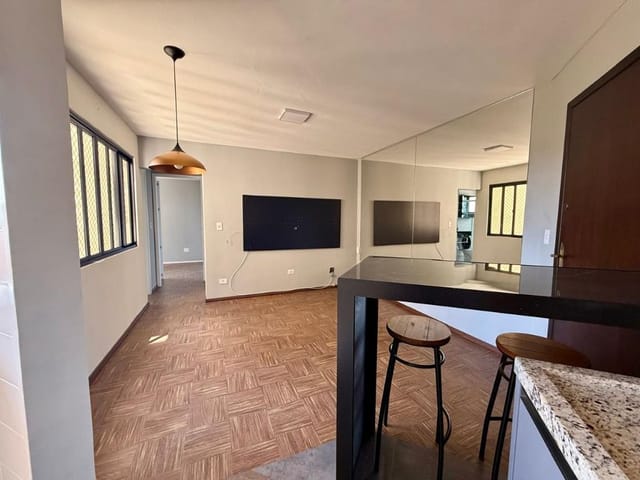 Apartamento 2 quartos e 1 banheiro, à venda, no bairro Bigorrilho em Curitiba