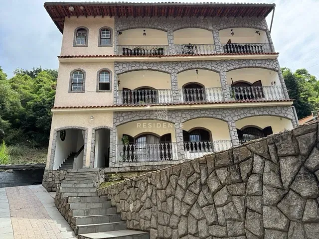 Apartamento 4 quartos e 2 banheiros, à venda, no bairro Sessenta em Volta Redonda