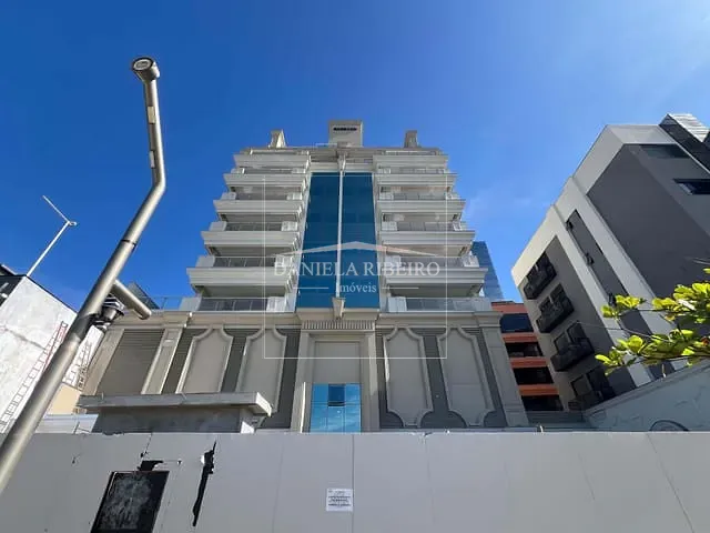 Apartamento 4 quartos e 6 banheiros, à venda, no bairro Meia Praia em Itapema
