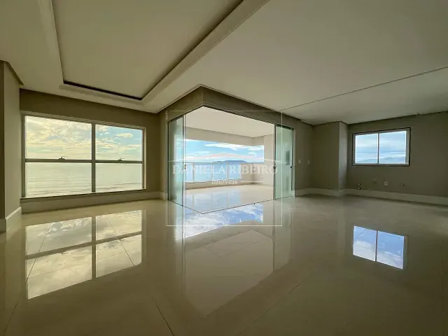 Apartamento 4 quartos e 6 banheiros, à venda, no bairro Meia Praia em Itapema