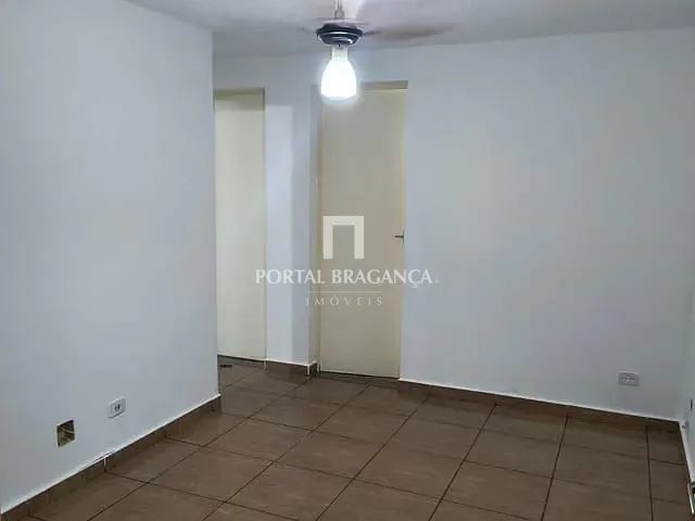 Apartamento 2 quartos e 1 banheiro, à venda, no bairro Condomínio Berbari II em Bragança Paulista