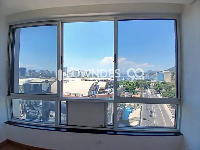 Apartamento com 109m² 3 quartos e 1 banheiro, para alugar, no bairro Botafogo em Rio de Janeiro