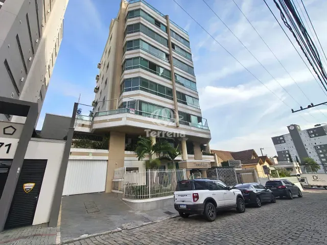 Apartamento com 300m² 3 quartos e 5 banheiros, para alugar, no bairro Vila Nova em Blumenau
