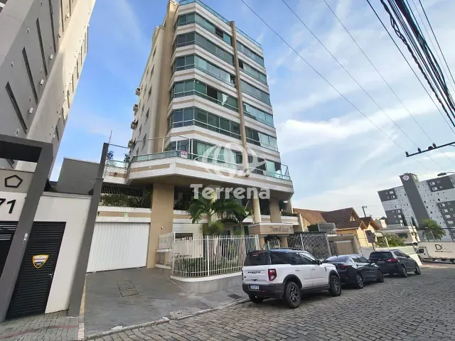 Apartamento com 300m² 3 quartos e 5 banheiros, para alugar, no bairro Vila Nova em Blumenau