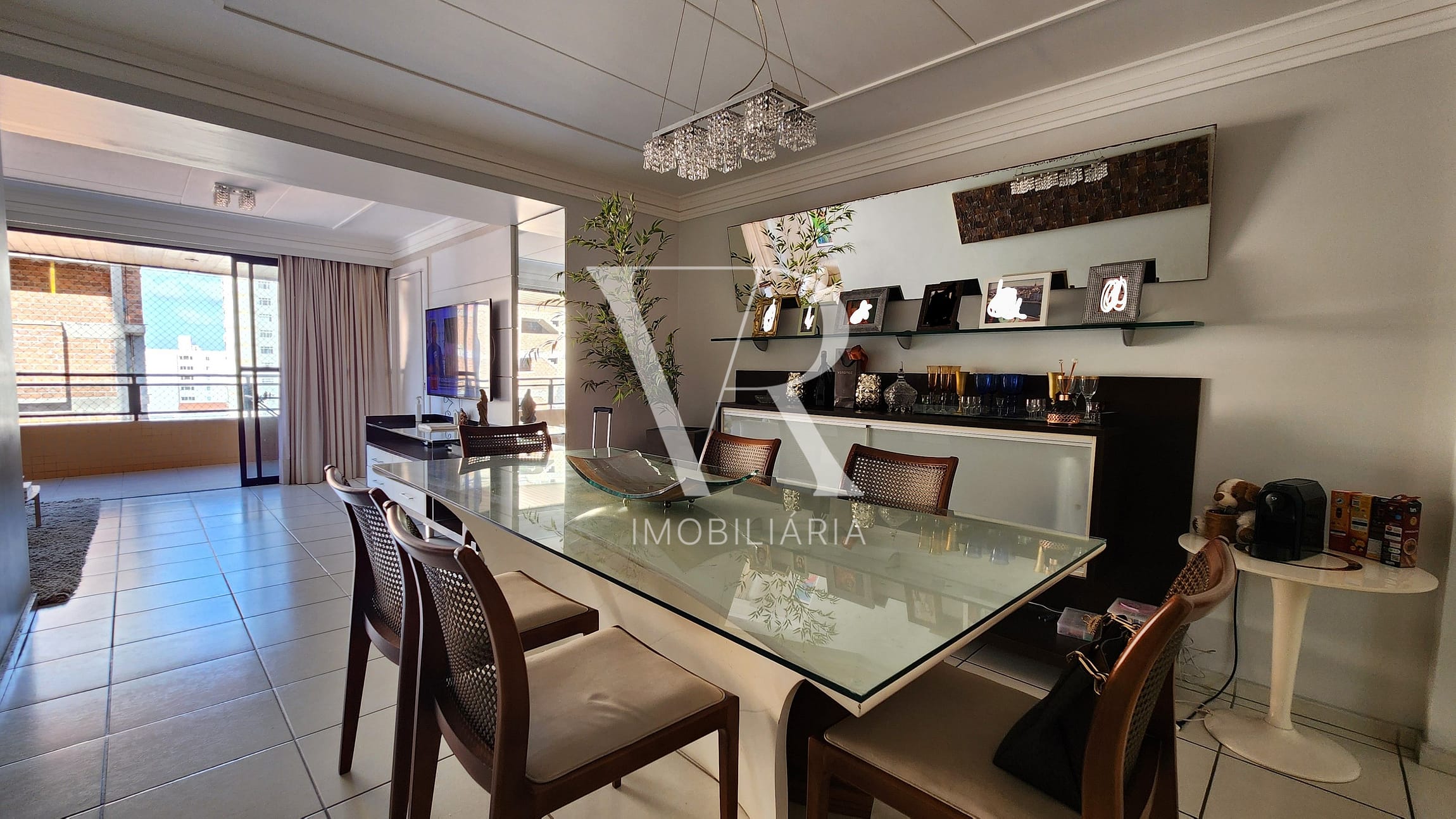 Apartamento à venda com 3 quartos, 140m² - Foto 1