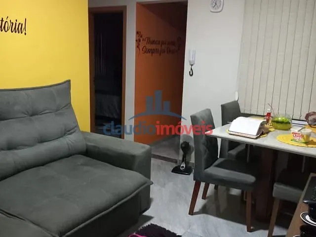 Apartamento 2 quartos e 1 banheiro, à venda, no bairro Colônia Santo Antônio em Barra Mansa