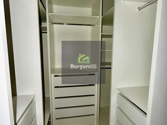 Apartamento 3 quartos e 4 banheiros, para alugar, no bairro Centro em Lavras