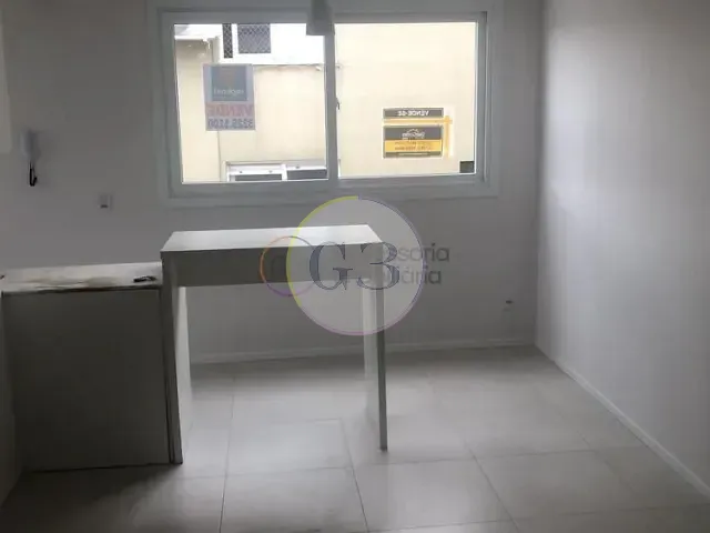 Apartamento 2 quartos e 1 banheiro, para alugar, no bairro Centro em Pelotas