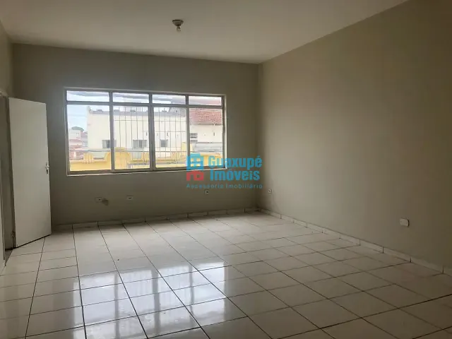 Apartamento 4 quartos e 3 banheiros, para alugar, no bairro Centro em Guaxupé