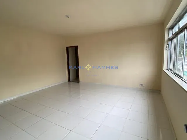 Apartamento 4 quartos e 3 banheiros, para alugar, no bairro Centro em Petrópolis