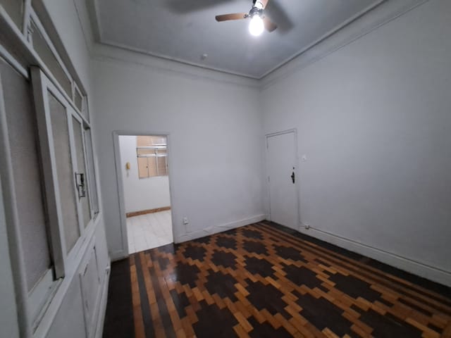 Foto do Apartamento - RUA DO RIACHUELO, PRÉDIO COM ESTILO ART DÉCO, ESQUINA COM RUA DO LAVRADIO OTIMA OPORTUNIDADE ,FARTO COMERCIO E CONDUÇÃO | Novo Mundo Administradora Ltda