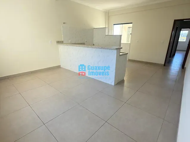 Apartamento 2 quartos e 2 banheiros, para alugar, no bairro centro em Guaxupé