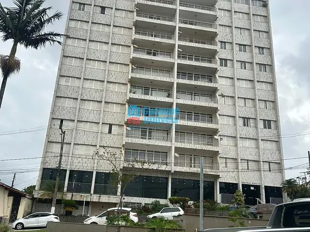 Apartamento 4 quartos e 3 banheiros, para alugar, no bairro Centro em Guaxupé