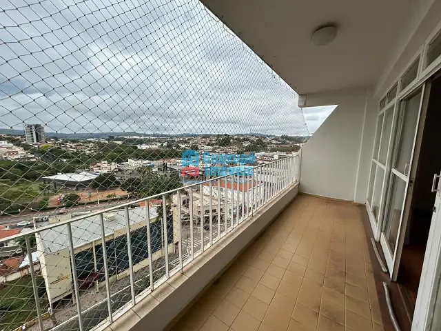 Apartamento 4 quartos e 3 banheiros, para alugar, no bairro Centro em Guaxupé