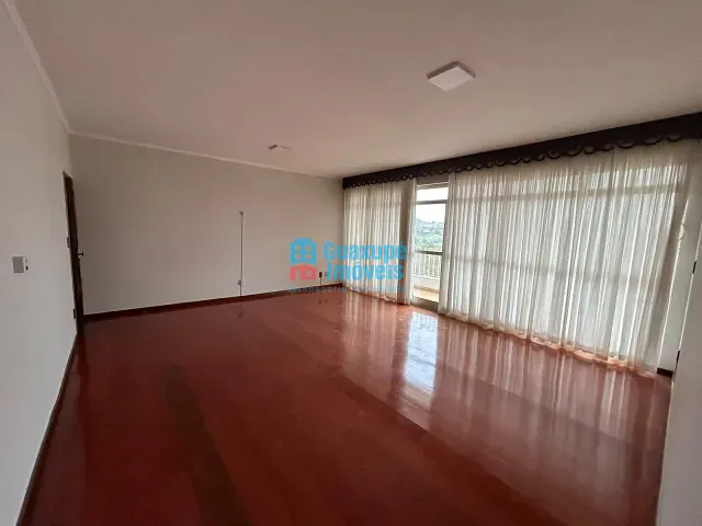 Apartamento 4 quartos e 3 banheiros, para alugar, no bairro Centro em Guaxupé