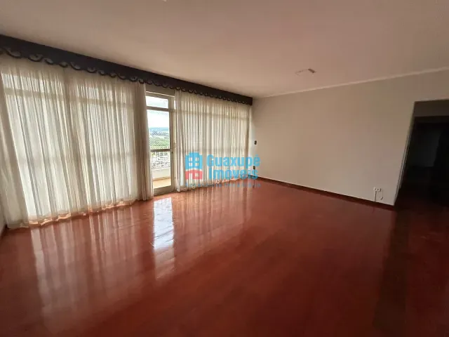 Apartamento 4 quartos e 3 banheiros, para alugar, no bairro Centro em Guaxupé