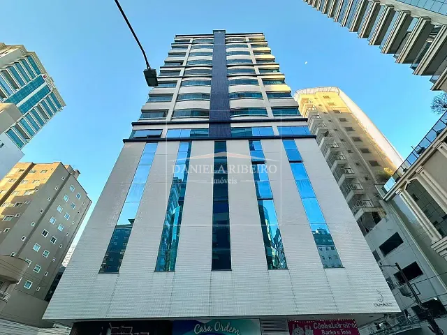 Apartamento 3 quartos e 4 banheiros, à venda, no bairro Meia Praia em Itapema