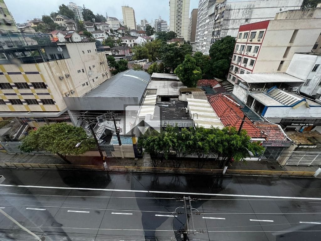 Apartamento à venda com 2 quartos, 70m² - Foto 31