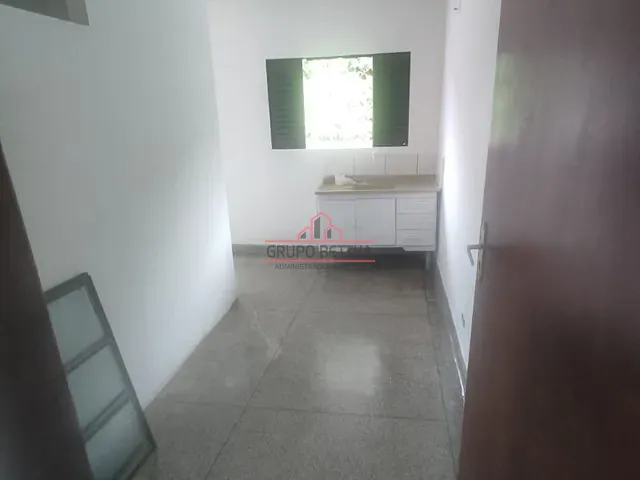 Apartamento com 40m² 2 quartos e 1 banheiro, para alugar, no bairro Vila Pouso Alegre em Barueri