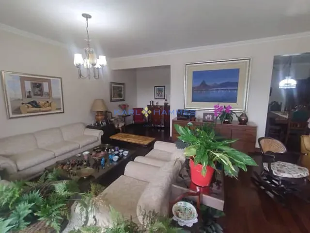 Apartamento com 247m² 4 quartos e 3 banheiros, à venda, no bairro Centro em Petrópolis