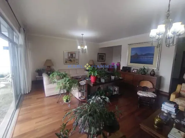 Apartamento com 247m² 4 quartos e 3 banheiros, à venda, no bairro Centro em Petrópolis
