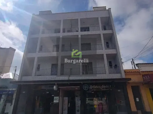Apartamento 3 quartos e 2 banheiros, para alugar, no bairro Centro em Lavras