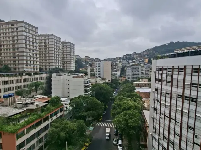 Apartamento com 60m² 2 quartos e 2 banheiros, para alugar, no bairro Copacabana em Rio de Janeiro