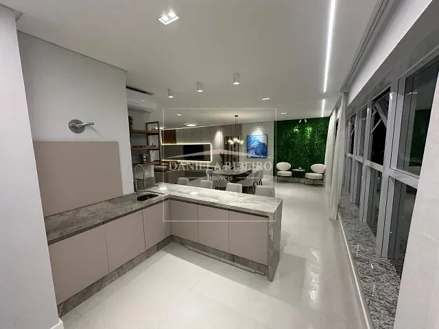 Apartamento 3 quartos e 4 banheiros, à venda, no bairro Meia Praia em Itapema