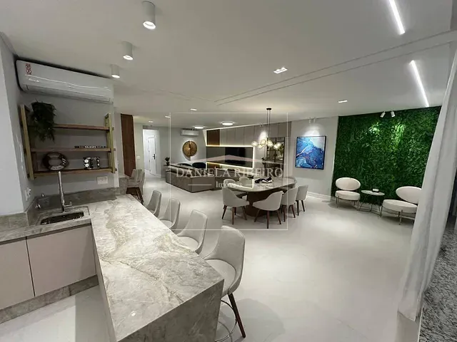 Apartamento 3 quartos e 4 banheiros, à venda, no bairro Meia Praia em Itapema